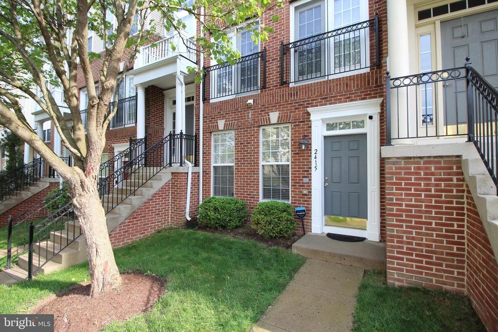 2415 RAINSWOOD LN, Woodbridge, VA 22191