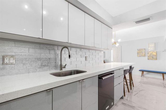 6039 Collins Ave 1527, Miami Beach, FL 33140