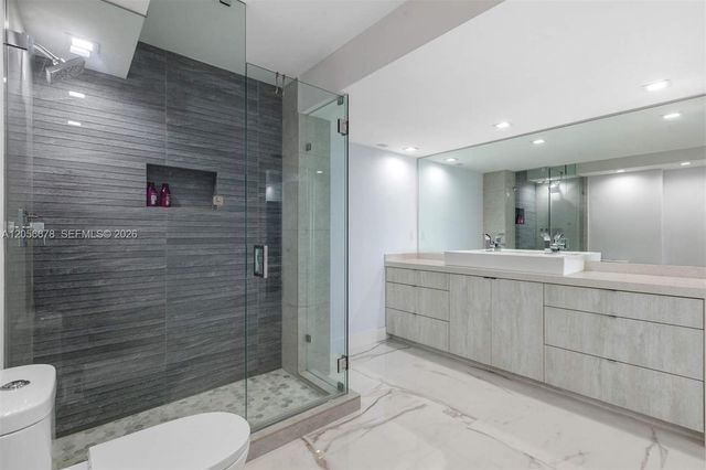 6039 Collins Ave 1527, Miami Beach, FL 33140