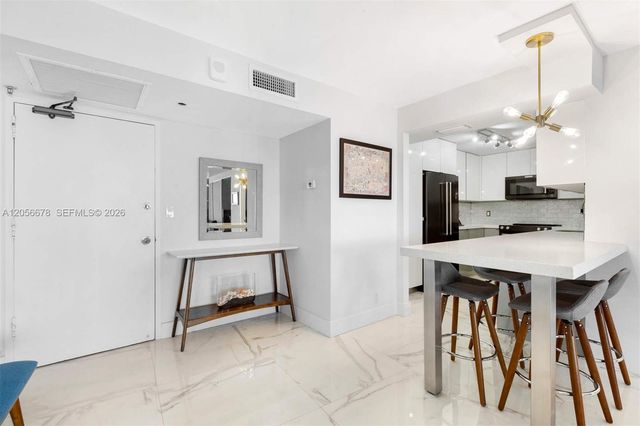6039 Collins Ave 1527, Miami Beach, FL 33140
