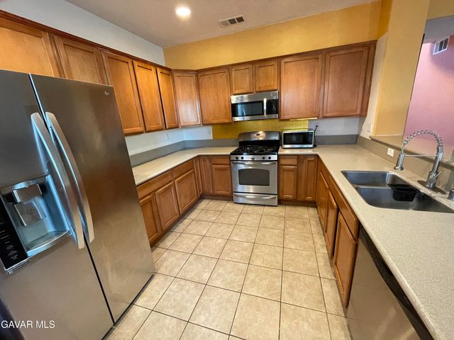 3303 Arious Way, Lancaster, CA 93536