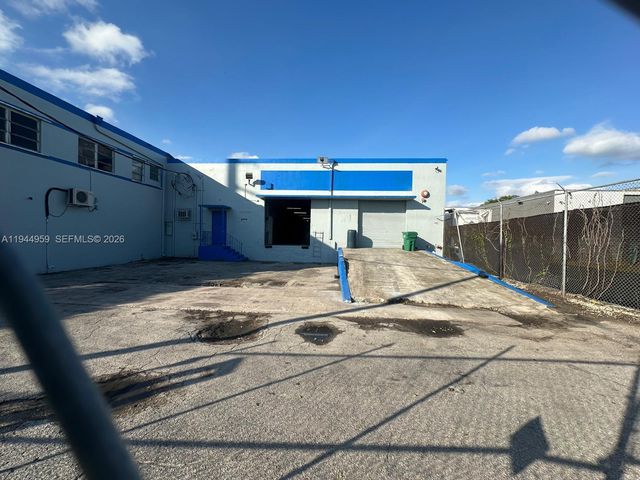 3555 NW 60th St 3555, Miami, FL 33142