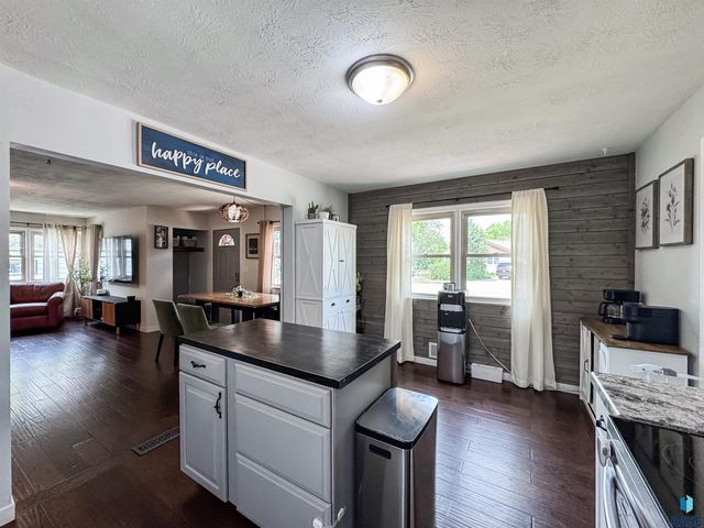 3205 E 18th St Street, Sioux Falls, SD 57103