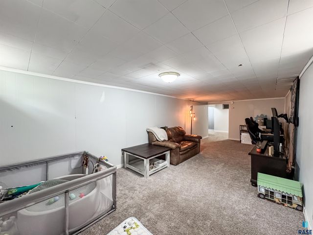 3205 E 18th St Street, Sioux Falls, SD 57103