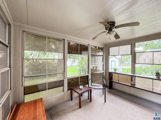 3205 E 18th St Street, Sioux Falls, SD 57103