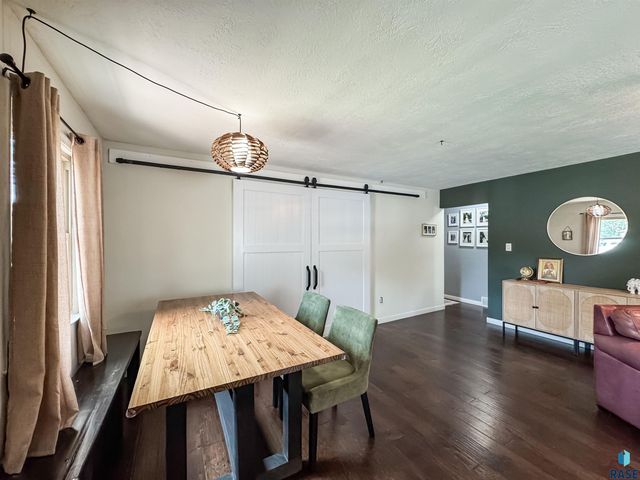 3205 E 18th St Street, Sioux Falls, SD 57103