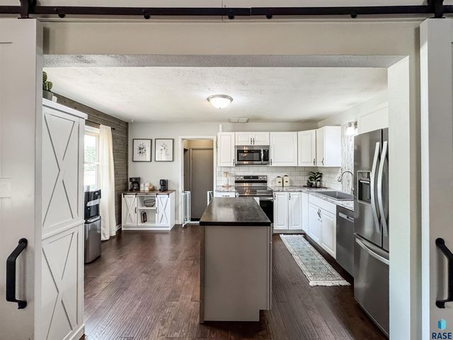 3205 E 18th St Street, Sioux Falls, SD 57103