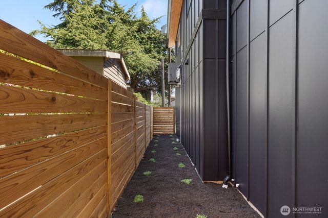514 N 92nd Street, Seattle, WA 98103