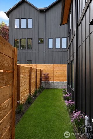 514 N 92nd Street, Seattle, WA 98103