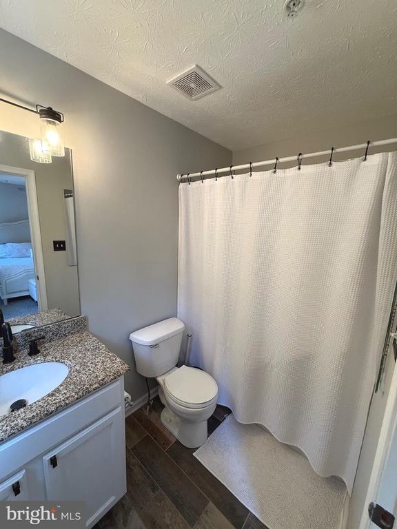 Image 12 of property listing at 7226 MOCKINGBIRD CIR, Glen Burnie, MD 21060