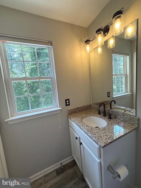 Image 13 of property listing at 7226 MOCKINGBIRD CIR, Glen Burnie, MD 21060