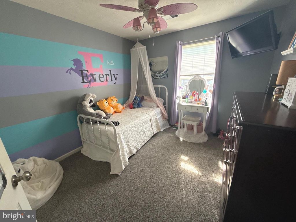 Image 15 of property listing at 7226 MOCKINGBIRD CIR, Glen Burnie, MD 21060