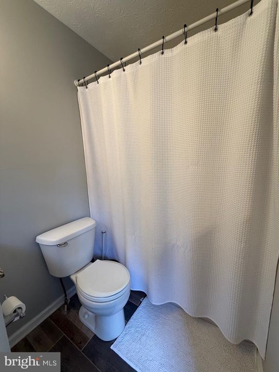 Image 16 of property listing at 7226 MOCKINGBIRD CIR, Glen Burnie, MD 21060