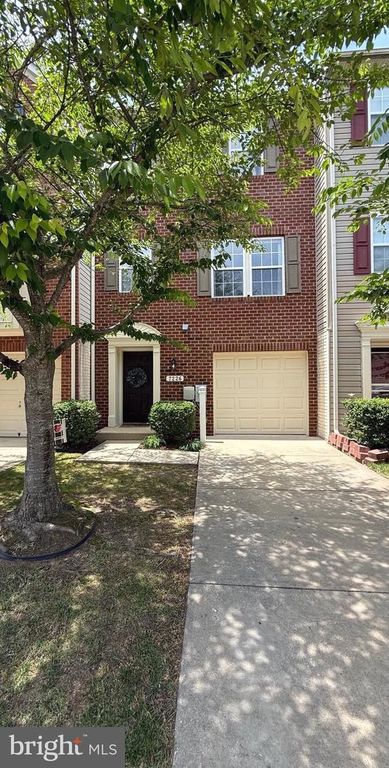 Image 2 of property listing at 7226 MOCKINGBIRD CIR, Glen Burnie, MD 21060