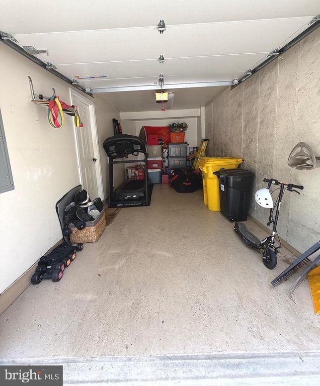 Image 20 of property listing at 7226 MOCKINGBIRD CIR, Glen Burnie, MD 21060