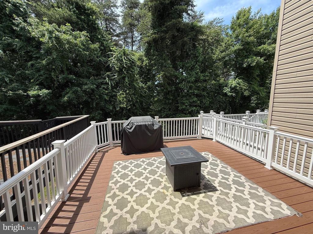 Image 21 of property listing at 7226 MOCKINGBIRD CIR, Glen Burnie, MD 21060