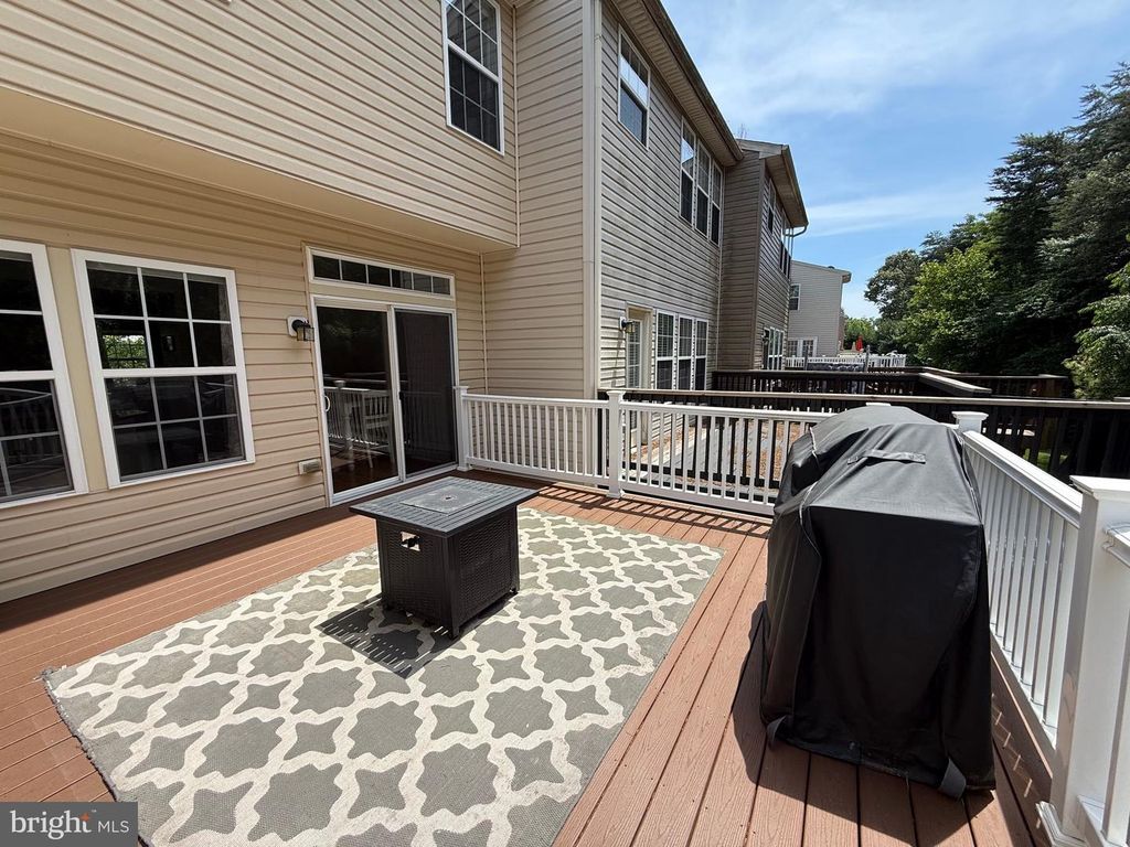 Image 22 of property listing at 7226 MOCKINGBIRD CIR, Glen Burnie, MD 21060