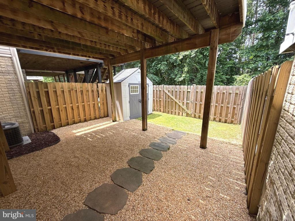 Image 23 of property listing at 7226 MOCKINGBIRD CIR, Glen Burnie, MD 21060