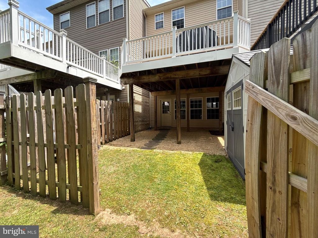 Image 24 of property listing at 7226 MOCKINGBIRD CIR, Glen Burnie, MD 21060