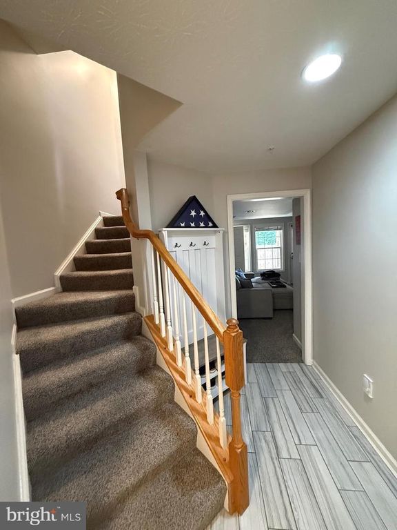 Image 3 of property listing at 7226 MOCKINGBIRD CIR, Glen Burnie, MD 21060