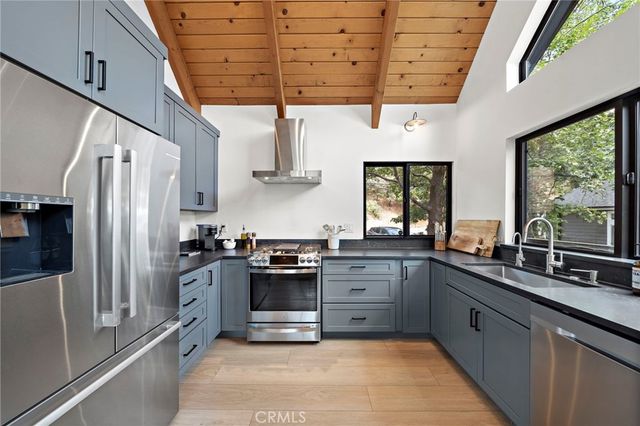 27561 North Bay, Lake Arrowhead, CA 92352