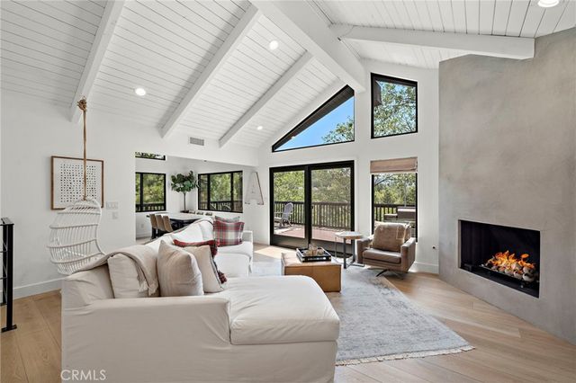 27561 North Bay, Lake Arrowhead, CA 92352
