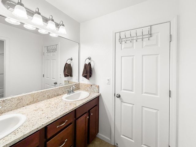 6631 W Fallon Avenue, Fresno, CA 93722