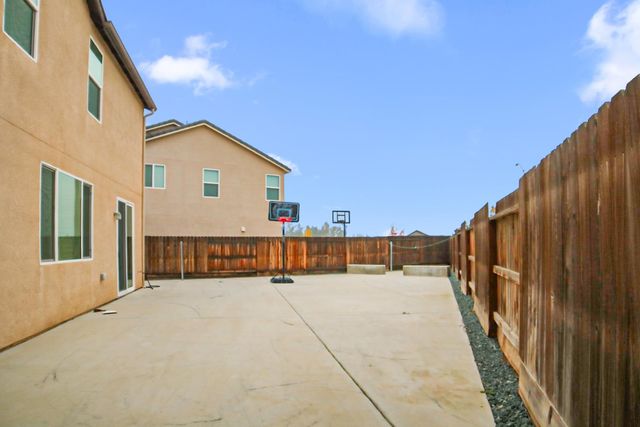 6631 W Fallon Avenue, Fresno, CA 93722