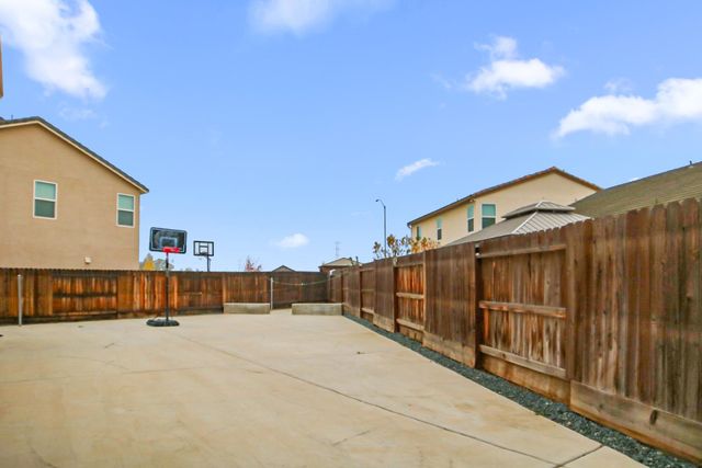 6631 W Fallon Avenue, Fresno, CA 93722