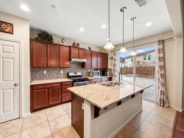 6631 W Fallon Avenue, Fresno, CA 93722