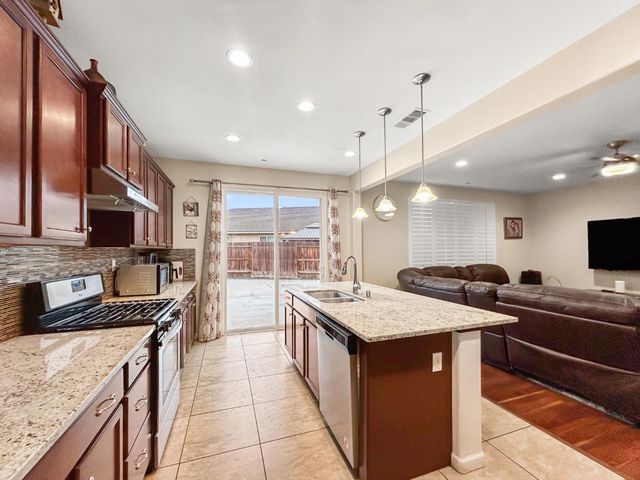 6631 W Fallon Avenue, Fresno, CA 93722