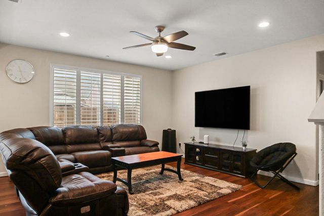 6631 W Fallon Avenue, Fresno, CA 93722