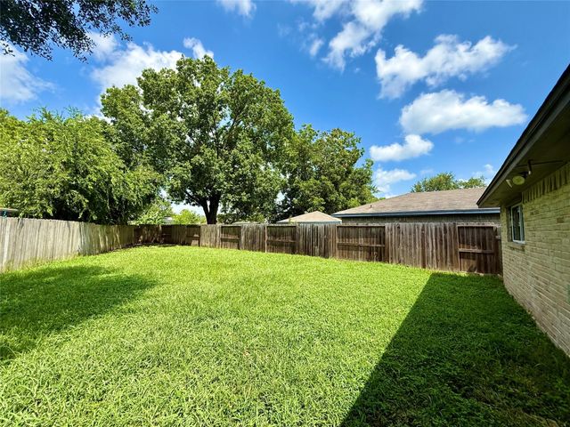 11307 Beauvoir Drive, Houston, TX 77065