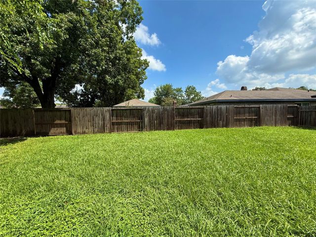 11307 Beauvoir Drive, Houston, TX 77065