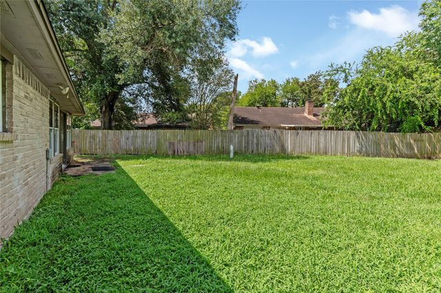 11307 Beauvoir Drive, Houston, TX 77065