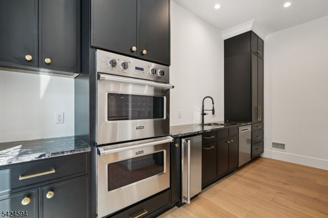 547 Shackamaxon Dr, Westfield Town, NJ 07090