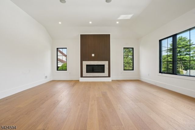 547 Shackamaxon Dr, Westfield Town, NJ 07090