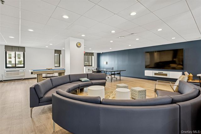 100 W Broadway 6P, Long Beach, NY 11561