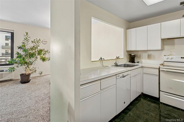 100 W Broadway 6P, Long Beach, NY 11561