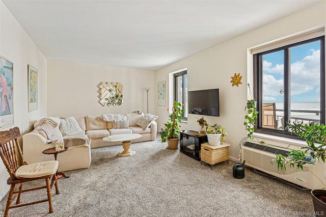 100 W Broadway 6P, Long Beach, NY 11561