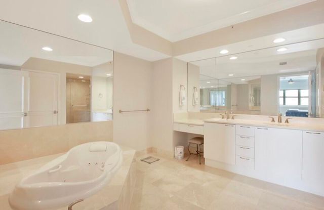 2640 LAKE SHORE Drive 2311, Riviera Beach, FL 33404
