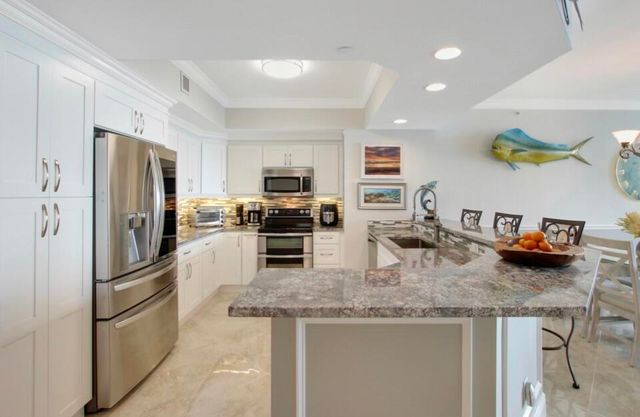 2640 LAKE SHORE Drive 2311, Riviera Beach, FL 33404