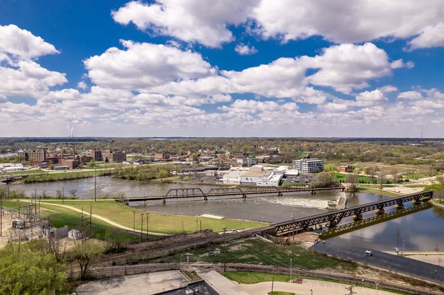 405 S 1st Street, Rockford, IL 61104