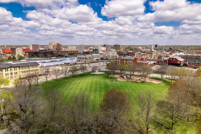 405 S 1st Street, Rockford, IL 61104