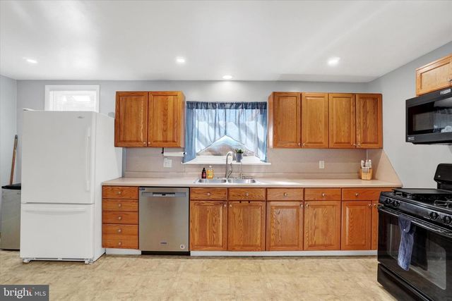 2090 SYCAMORE RD, York, PA 17408