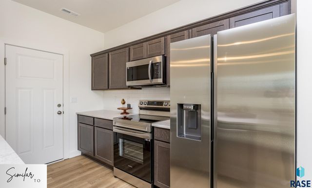 7000 E Brooks Edge Pl Place, Sioux Falls, SD 57110