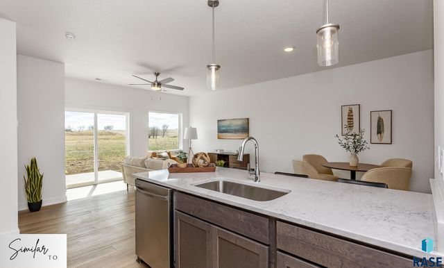 7000 E Brooks Edge Pl Place, Sioux Falls, SD 57110