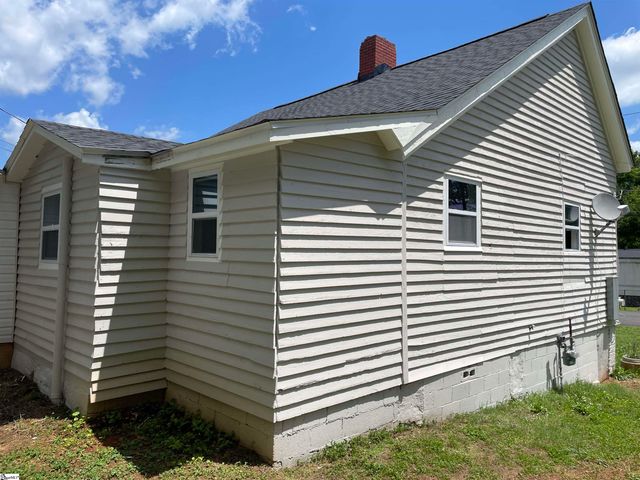 10 Finley Street, Pelzer, SC 29669