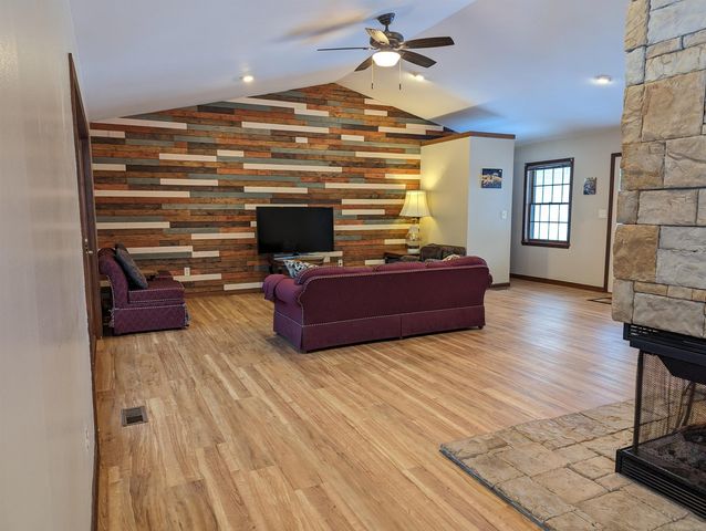 9764 Annabelle Court, South Lyon, MI 48178