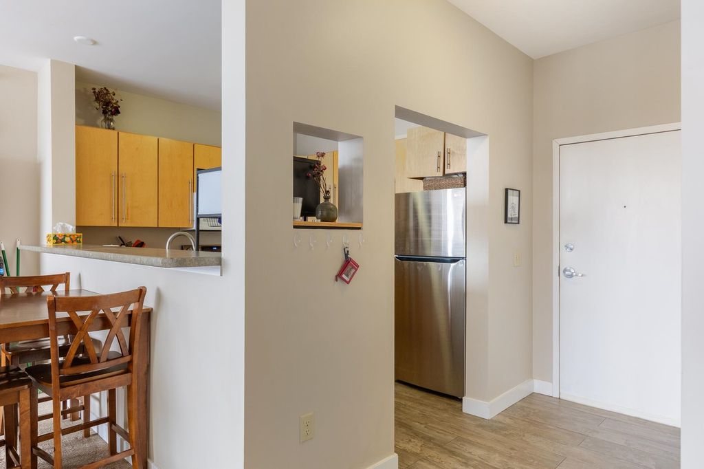 Image 11 of property listing at 370 Farrell St Apt 325, South Burlington, VT 05403